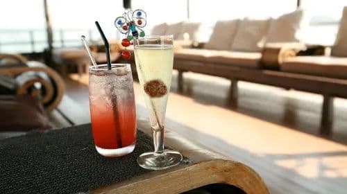 Aqua Luna Cruise in Hong Kong