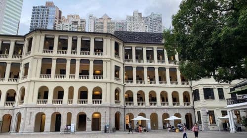 Hong Kong Strolling and Reading Central Pure Play Tagestour Exquisite Kleingruppe Riesenrad Man Mo Temple Open-Top-Bus + Nachmittagstee Tagestouren