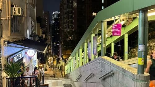 Tour di mezza giornata a Hong Kong: Tai Kwun, Ding Ding Car e vista notturna dal Peak cable car per piccoli gruppi