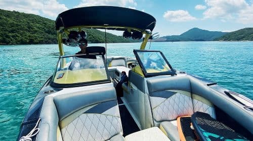 Aluguel de Iate em Hong Kong: Surfe no Paraíso de Shallow Bay (Mínimo de 2 Horas) Passes de Transporte