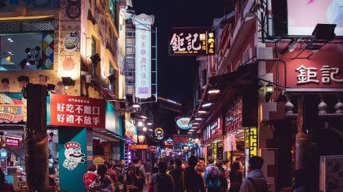 Kowloon Night Street Food Tour with a Local: Private & Customized Day Tours