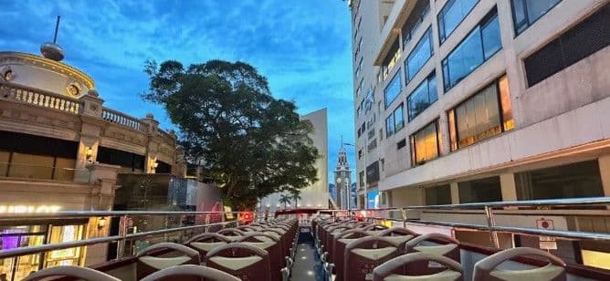 Autobus scoperto: tour notturno panoramico di Hong Kong su autobus a due piani