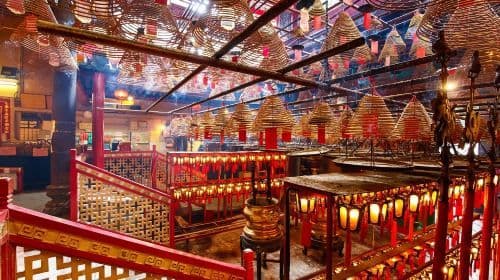 Top-Rated Hong Kong Tour: Peak Tram (priority boarding), Dim Sum & Cultural Sights (AM departure) Day Tours