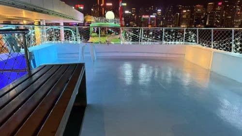 Crociera notturna panoramica nel Victoria Harbour tra i pass per i trasporti di Hong Kong