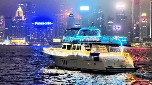 Crociera notturna panoramica nel Victoria Harbour tra i pass per i trasporti di Hong Kong