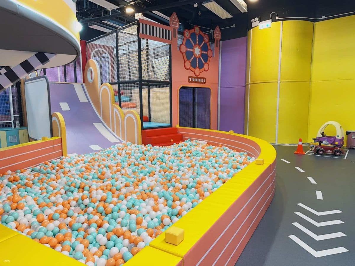 [Parent-Kid] Childlike Indoor Playground Admission Ticket: MR Interactive Experience Zone & Boat Rafting & Ball Pit & Dressing Stage | Hong Kong