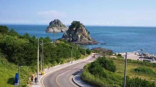 Busan, South Korea Oryukdo Island coastal walkway + Haeundae Blueline Park 1-day tour / Chinese driver-guide Day Tours