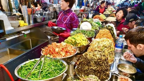 Downtown Seoul begeleide food- & markttour met 8+ lokale proeverijen