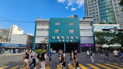 Downtown Seoul begeleide food- & markttour met 8+ lokale proeverijen