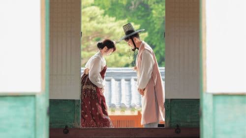 Hanbok Photoshoot Experience at Gyeongbokgung Palace in Seoul, South Korea[Hanbok Photoshoot Experience x Hanbok Rental x Korean-Style Makeup]