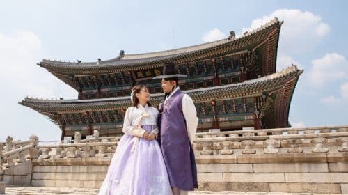 Hanbok Photoshoot Experience at Gyeongbokgung Palace in Seoul, South Korea[Hanbok Photoshoot Experience x Hanbok Rental x Korean-Style Makeup]