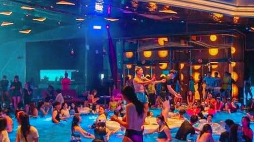 Incheon Chroma Bootleg Show Ticket at Paradise City Hotel (From Seoul, Add on Shuttle Service & Club Chroma Indoor Pool Lounge Admission Ticket) Day Tours