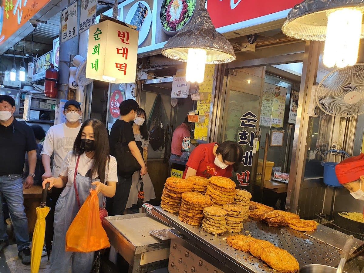 Seoul Walking Tour: Gwangjang Market Unique Food Tour | South Korea