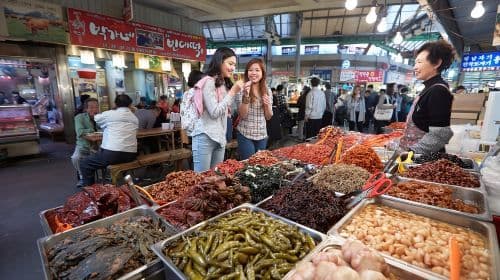 Seoul: Gyeongbok Palace, Bukchon Village, and Gwangjang Tour Day Tours