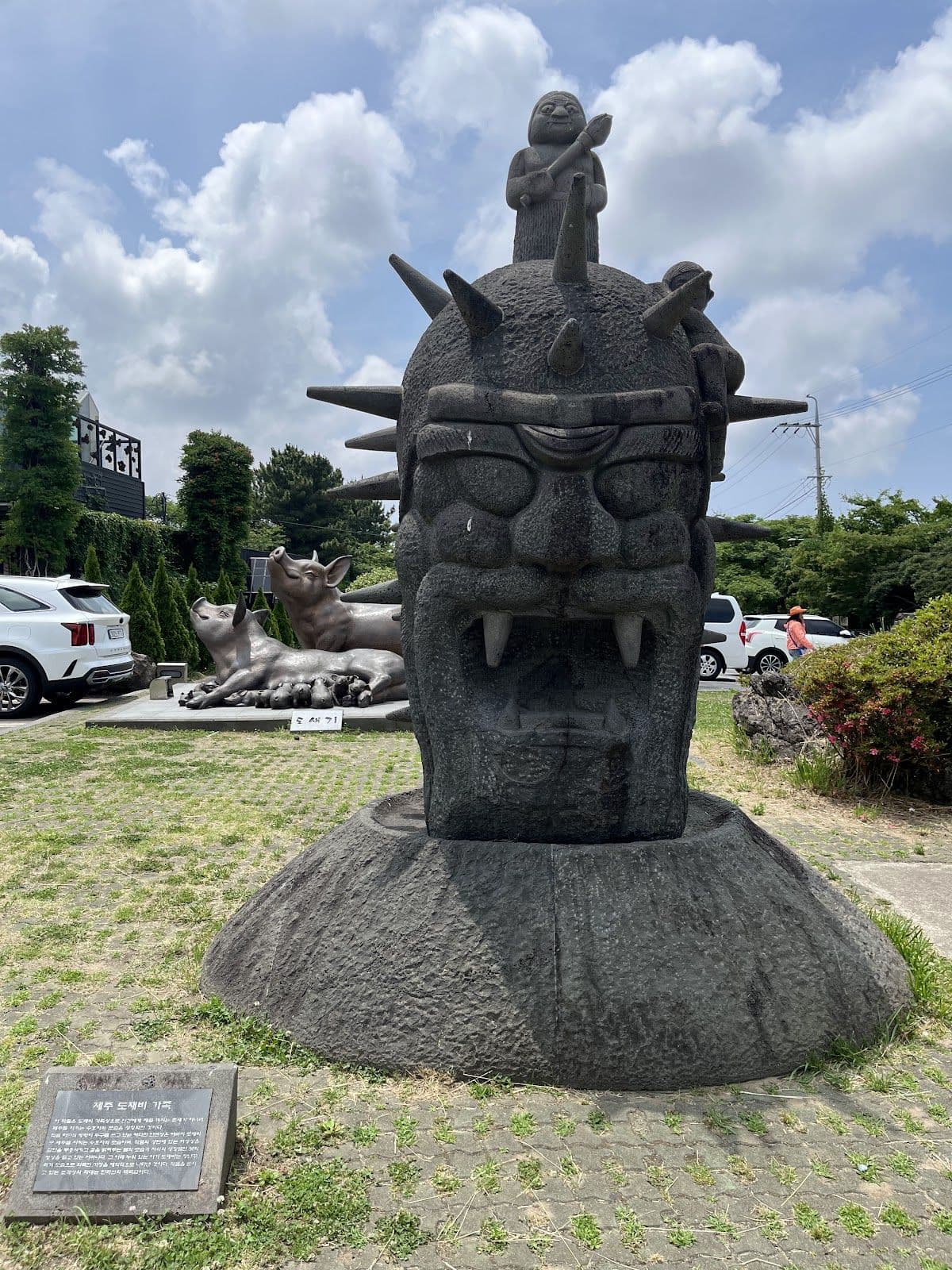 Southern Jeju One-Day Bus Tour: Mysterious Road, Hallasan & Jusangjeollidae (Lunch included) | Korea