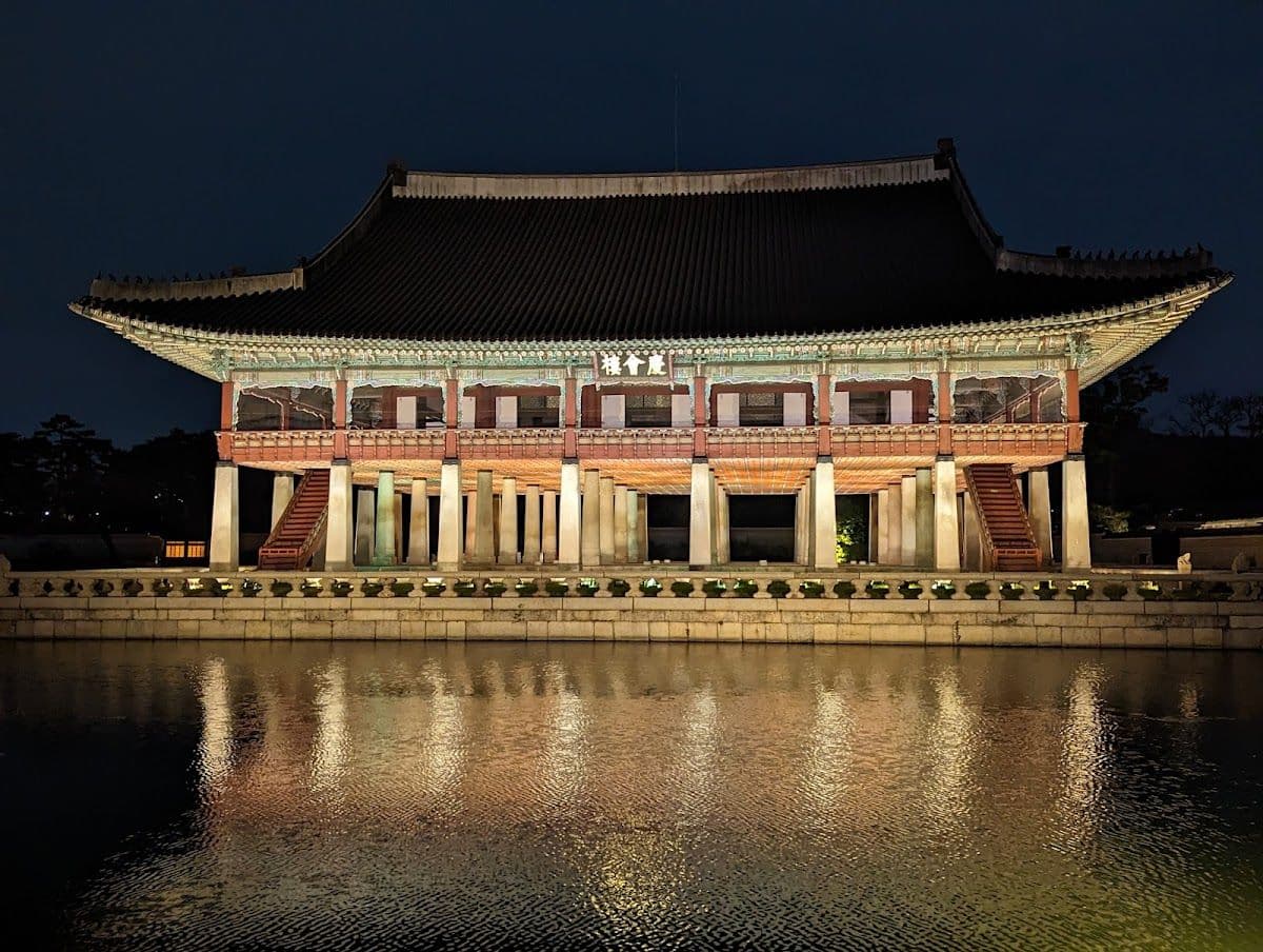 [Includes Gyeongbokgung Palace admission ticket] Hanbok rental experience with Hanboknam hairstyling
