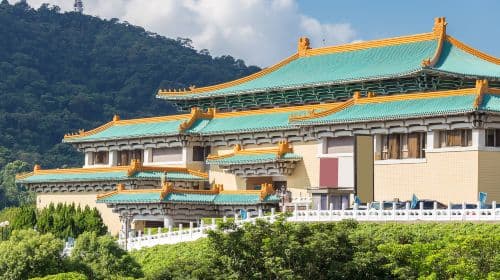 Taipei Palace Museum + Longshan Temple + Chiang Kai-shek Memorial Hall + Taipei 101 1日ツアー