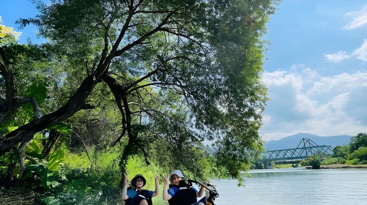1 uur kajakken in Dongshan River Water Park [Eco Green Boat waterfietservaring]