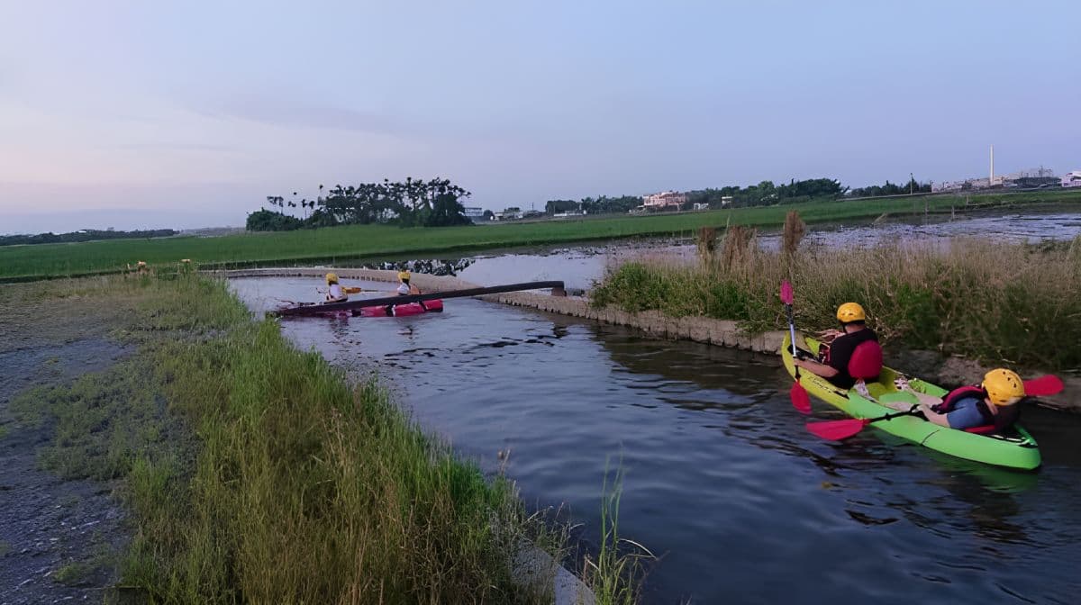 1-godzinny spływ kajakowy w Dongshan River Water Park [Yilan | Doświadczenie kajakowe wśród złotych pól ryżowych]