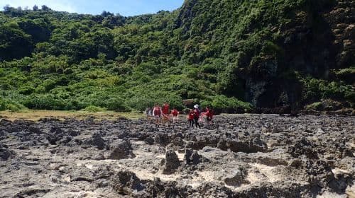 Expérience de plongée et de snorkeling de 2 heures à Green Island, Taitung [Spot secret Blue Cave de Green Island / Sentier ancien Sleeping Beauty + Snorkeling aux Immortal Stacked Rocks]