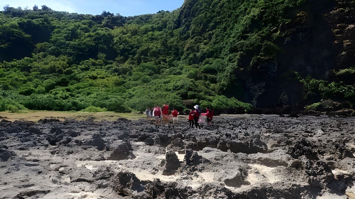 2-godzinna przygoda z nurkowaniem i snorkelingiem na Green Island, Taitung [Sekretne miejsce Blue Cave na Green Island / Szlak Sleeping Beauty Ancient Trail + snorkeling przy Immortal Stacked Rocks]