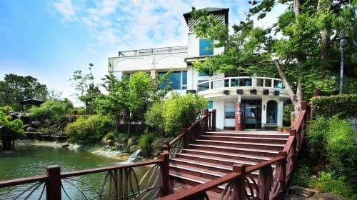 Schokolake Country House