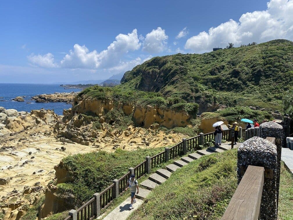 Shifen + Jiufen + Heping Island Park Day Tour