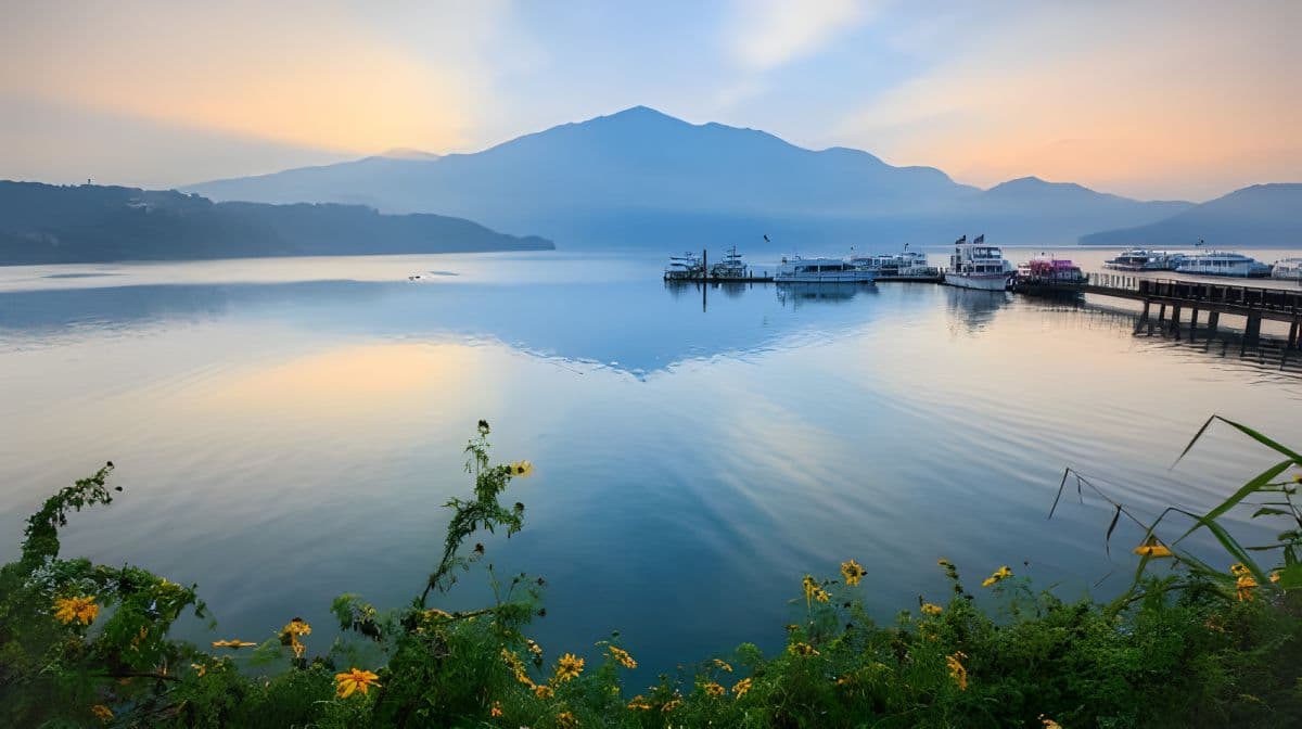Sun Moon Lake one-day tour [Stand-up paddleboarding SUP] Day Tours