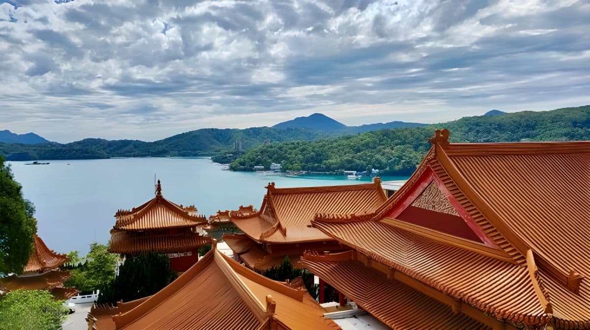 Sun Moon Lake shared transportation one-day tour [Depart from Ximending Night Market in Taipei | Chinese/English guided tour] Day Tours