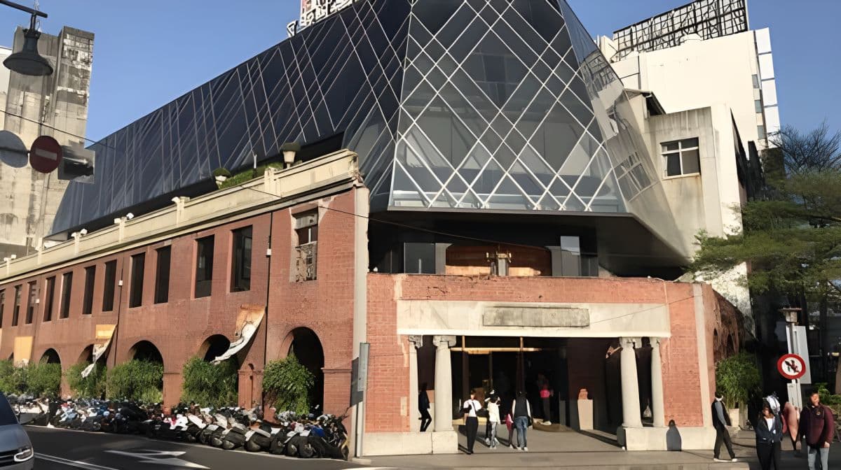 Taichung Gaomei Wetland + Miyahara Eye Clinic + National Taichung Theater one-day tour[Depart from Taichung] Day Tours