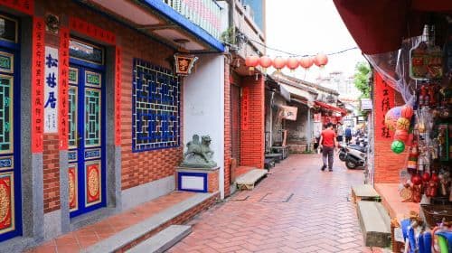 Taichung private car tour: Taichung city attractions + Lukang Old Street + Feng Chia Night Market [Departing from Taichung] Day Tours