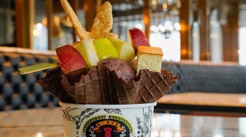 Taichung Zhongshe Flower Market + Miyahara Ophthalmology + Gaomei Wetlands one-day tour [departing from Taipei Ximen] with free bubble tea Day Tours