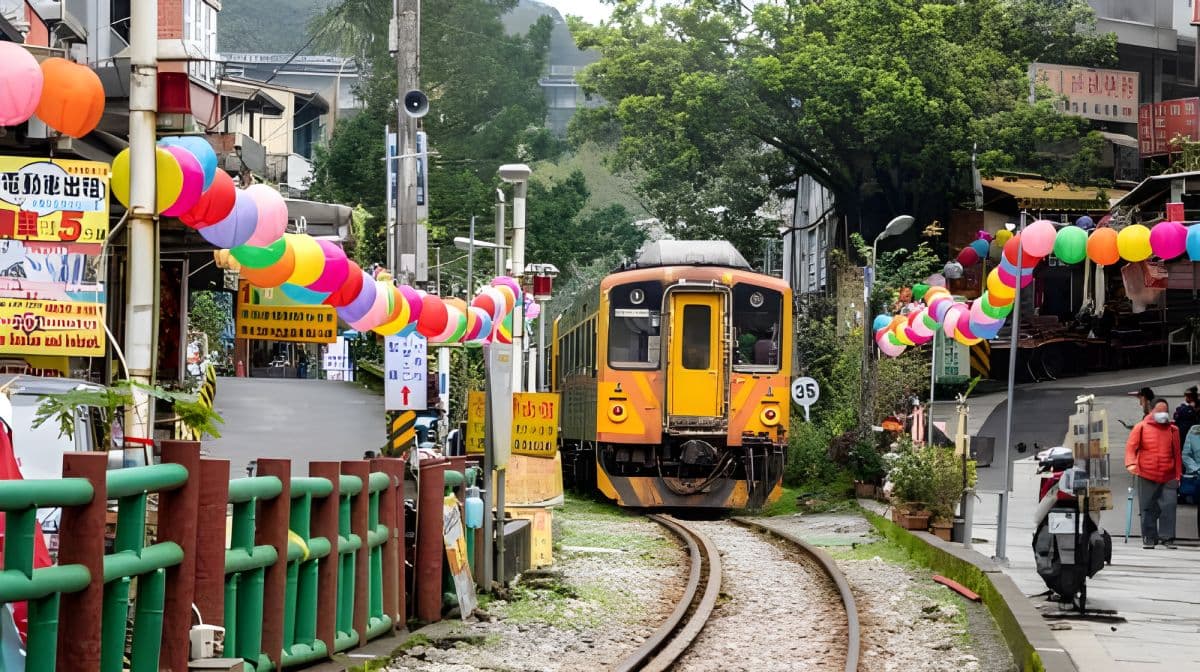 Taipei Departure | Yehliu & Jiufen & Shifen & Golden Waterfall Day Tour Day Tours