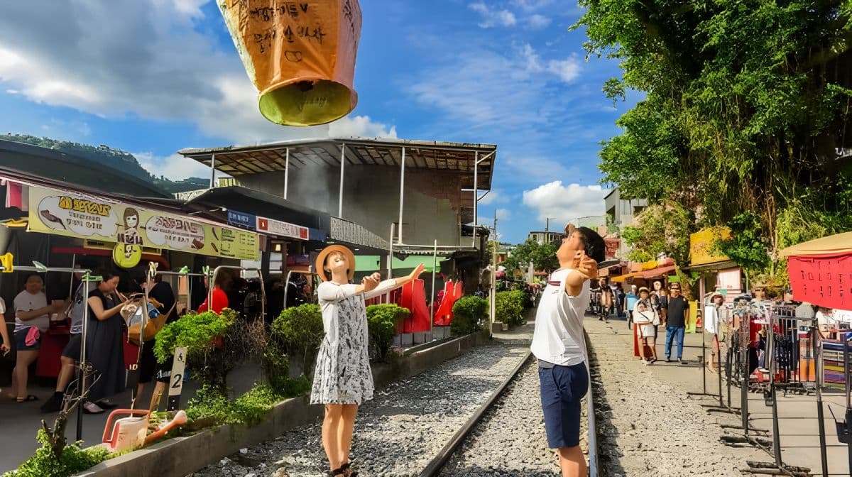 Taipei Departure | Yehliu & Jiufen & Shifen & Golden Waterfall Day Tour Day Tours