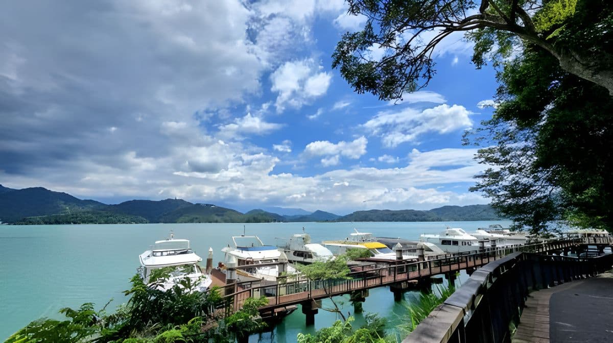 Taiwan Nantou Sun Moon Lake one-day tour[Depart from Taichung City | Sun Moon Lake Sea, Land and Air Experience] Day Tours