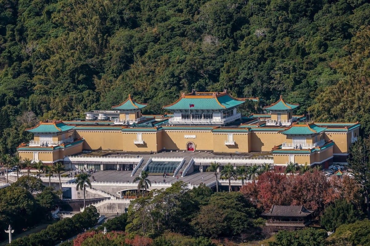Yangmingshan & National Palace Museum Day Tour (陽明山故宮一日遊)