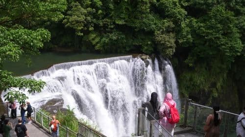 [Muslim-friendly] Private private charter. Houtong Cat Village. Shifen Sky Lantern Experience. Shifen Waterfall] Day Tours
