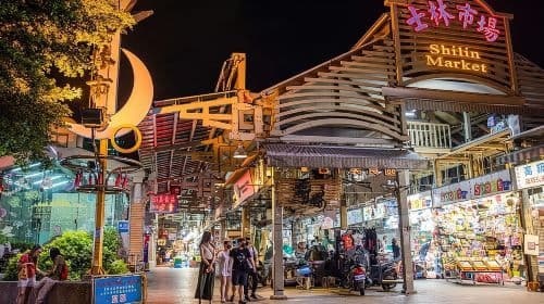 [Private Tour] Shilin Night Market Walking Tour With a Private Tour Guide (2-hr)