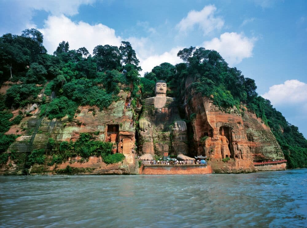 Chengdu Panda Park and Leshan Giant Buddha Daily Bus Tour with Tickets by CITS X ZANBUS
