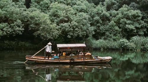 English guide service for Hangzhou attractions including West Lake, Leifeng Tower, and Lingyin Temple. 1-on-1 private tour (no join-in groups). Day Tours