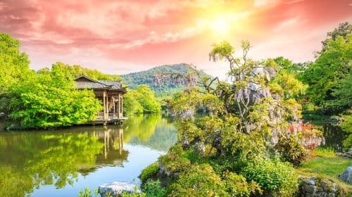 Engelstalige gids voor bezienswaardigheden in Hangzhou, waaronder West Lake, Leifeng Tower en Lingyin Temple. 1-op-1 privétour (geen groepsreizen). Dagtours