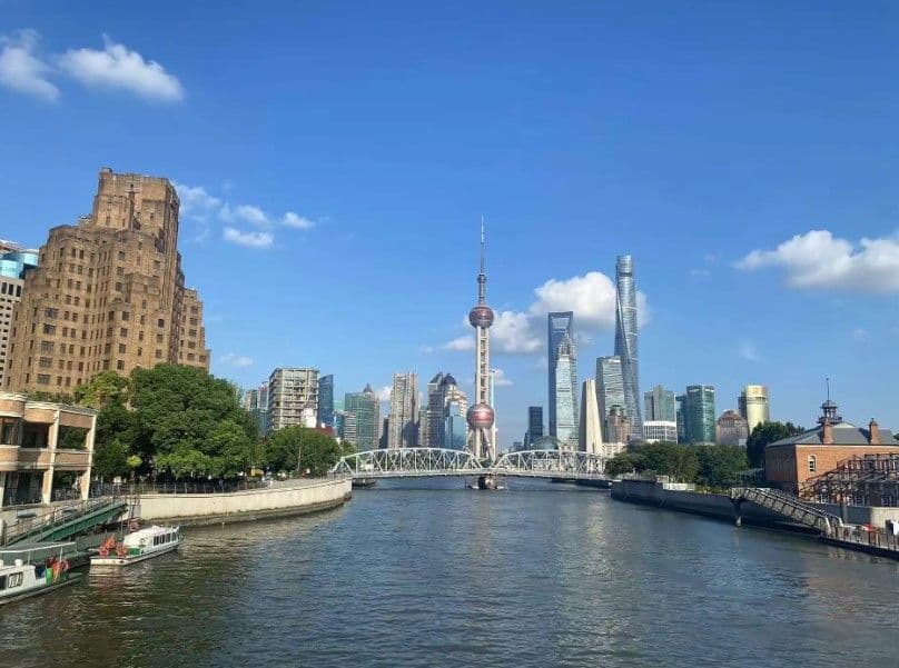 Exploring Old Shanghai by Electric Scooter (The Bund, Suzhou River, Old Town, French-style Area)Group tour (maximum 8 participants)+ Senior tour guide +Including complimentary morning tea