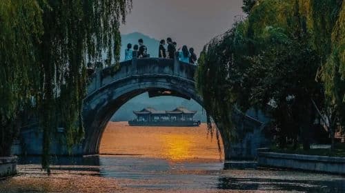 Hangzhou West Lake + Su Causeway Half Day Tour [Ten Scenic Spots of West Lake/3 hours of guide/West Lake Cruise] Day Tours