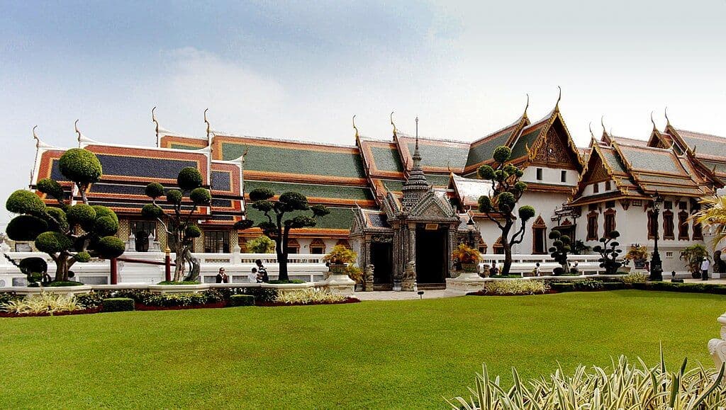 (Free eSIM) Half Day City Temples & Grand Palace with Halal Buffet Lunch