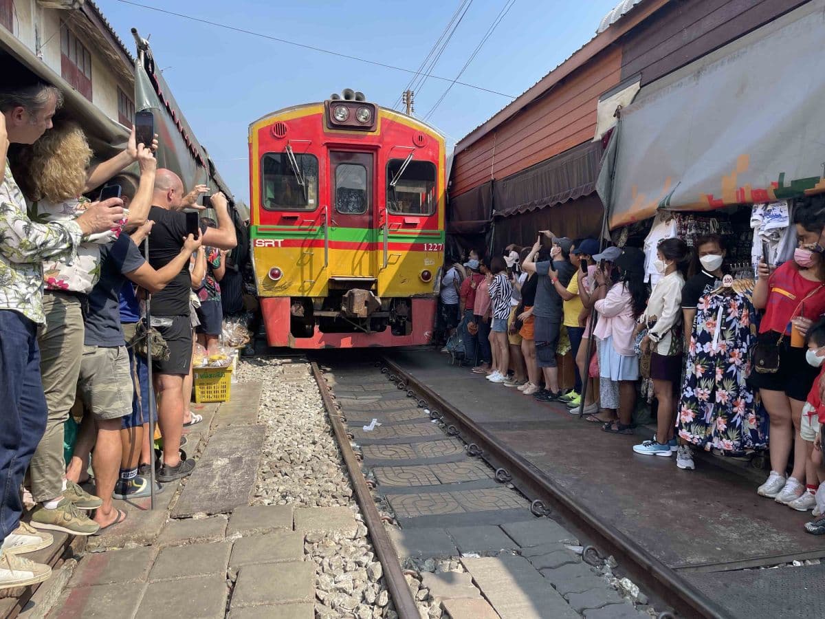 (Free eSIM) Half Day Damnoen Saduak Floating Market with Thai Halal Set Lunch