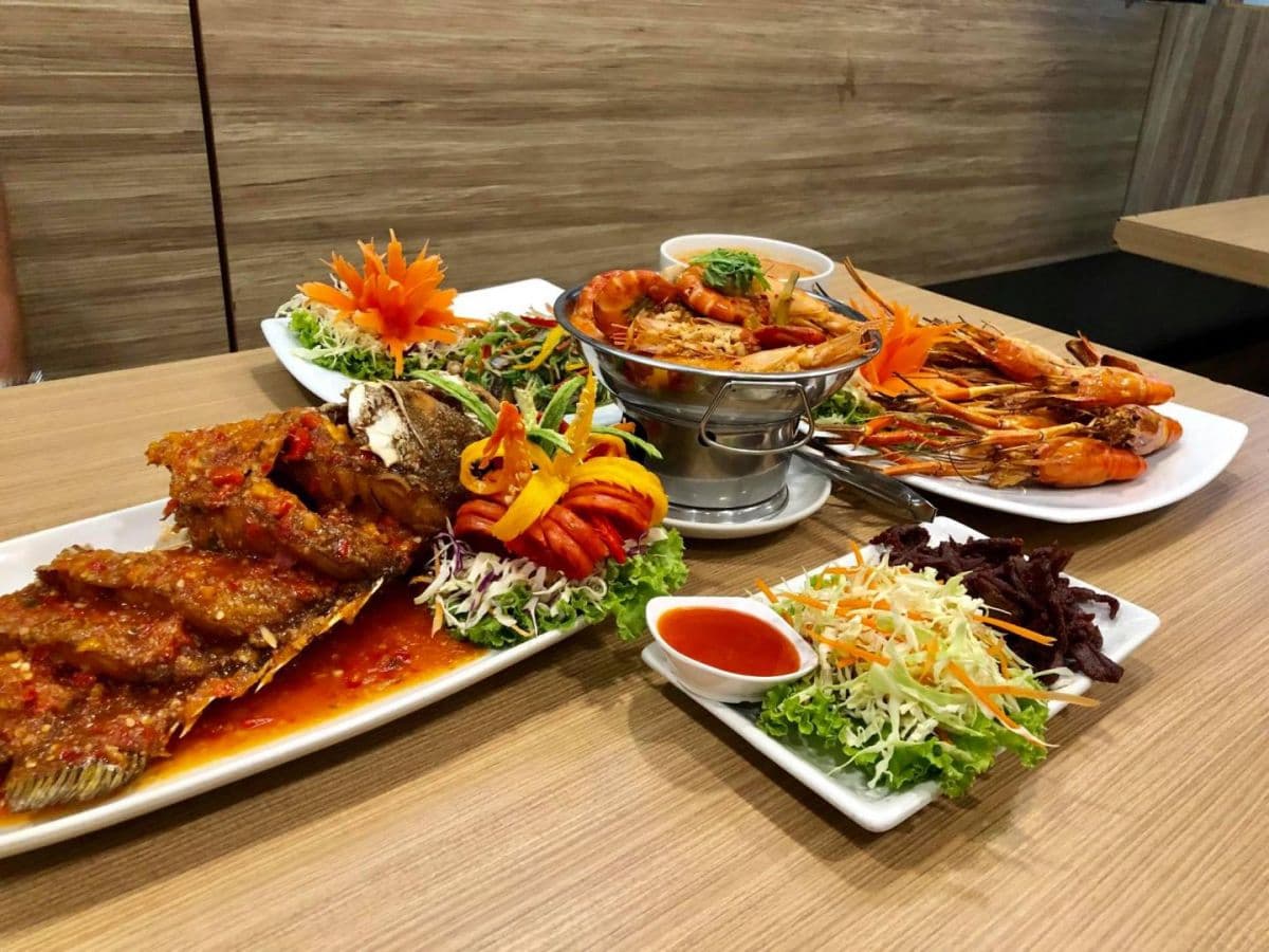 (Free eSIM) Half Day Damnoen Saduak Floating Market with Thai Halal Set Lunch