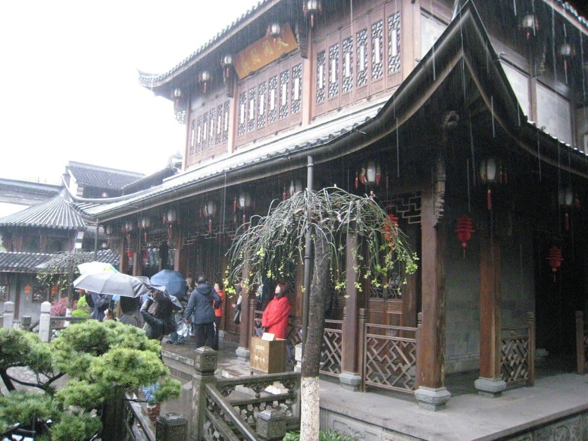 One-Day Tour of Hangzhou: West Lake Boat Ride, Lingyin Temple & Feilai Feng, and Former Residence of Hu Xueyan with Bilingual Driver-Guide