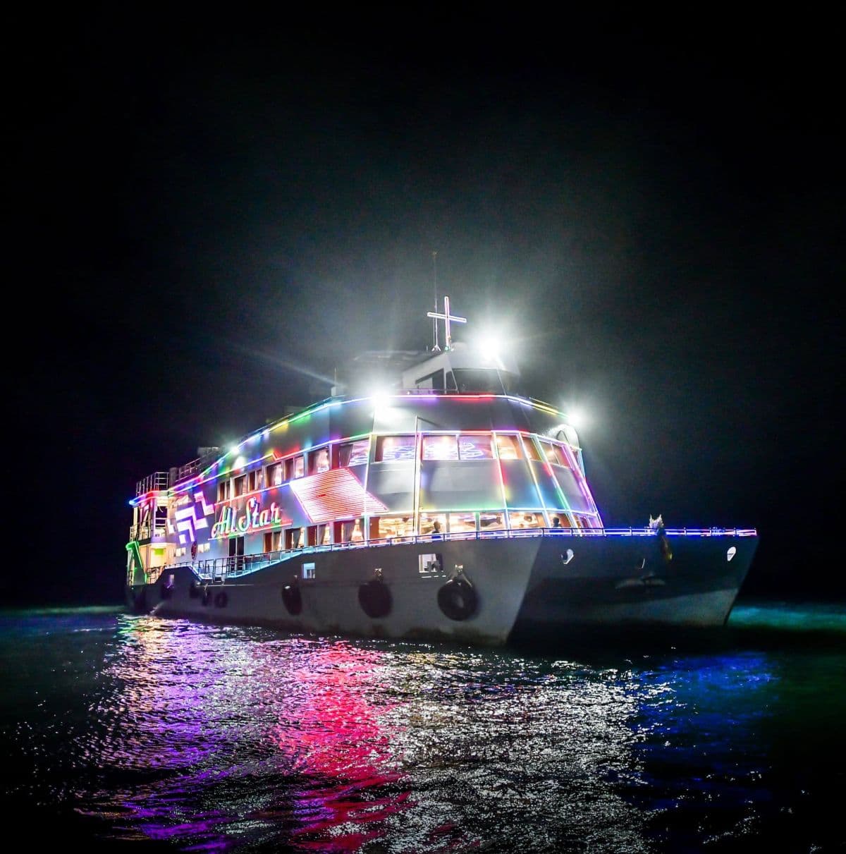 All Star Cruise Pattaya with Dinner and Cabaret Show