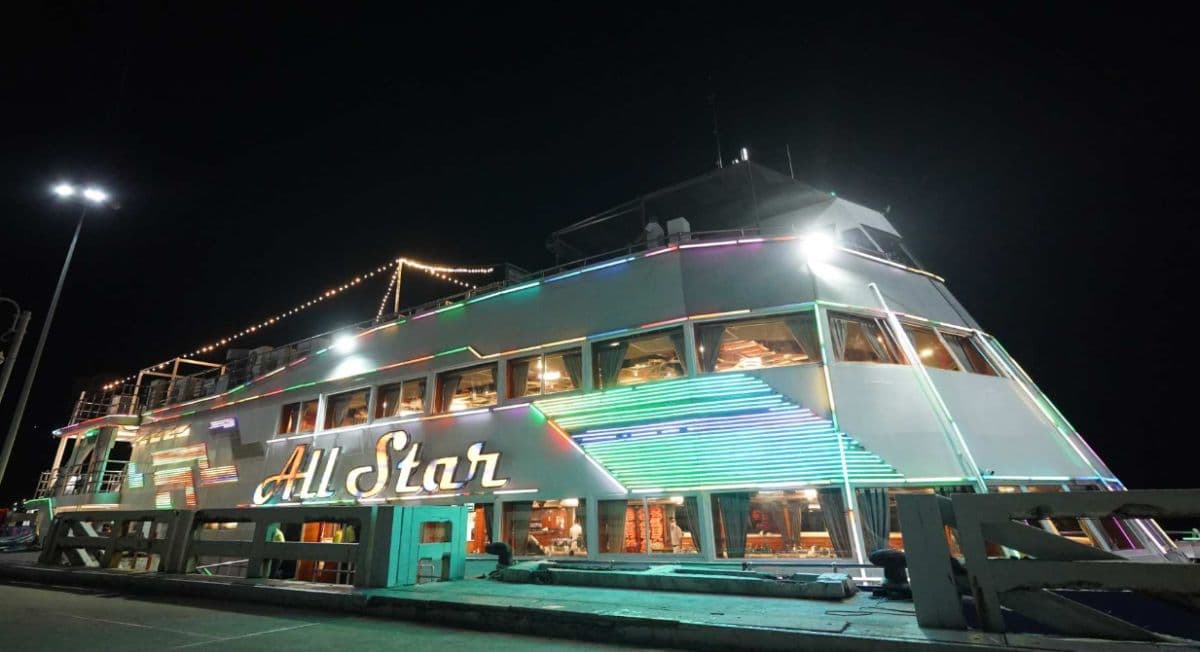 All Star Cruise Pattaya z kolacją i pokazem kabaretowym