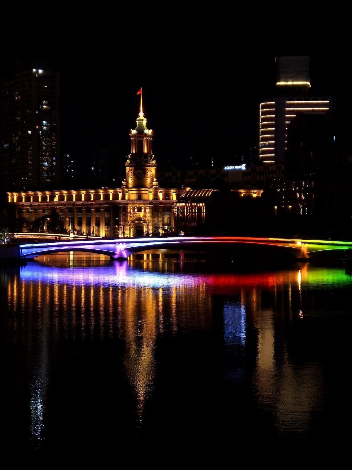 Shanghai Suzhou Creek  30-Min Cruise - Retro Ship & Bund View